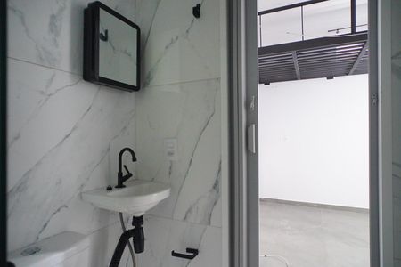 Banheiro de kitnet/studio para alugar com 1 quarto, 30m² em Passo das Pedras, Porto Alegre