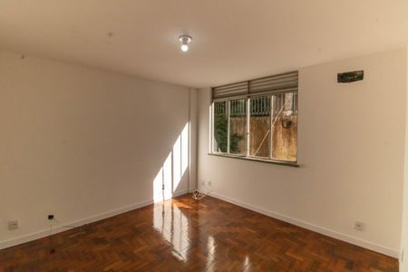 Sala de apartamento para alugar com 2 quartos, 60m² em Santa Rosa, Niterói