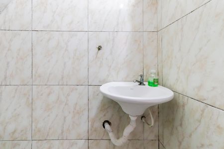 Banheiro de kitnet/studio para alugar com 1 quarto, 30m² em Vila Butantã, São Paulo