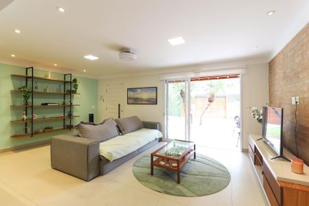 Casa de Condomínio para alugar com 3 quartos, 350m² em Jardim Leonor Mendes de Barros, São Paulo