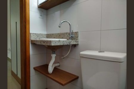 Banheiro de kitnet/studio para alugar com 1 quarto, 30m² em Vila Alpina, São Paulo