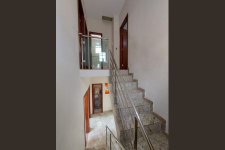 Foto 02 de casa à venda com 3 quartos, 240m² em Tropical, Contagem