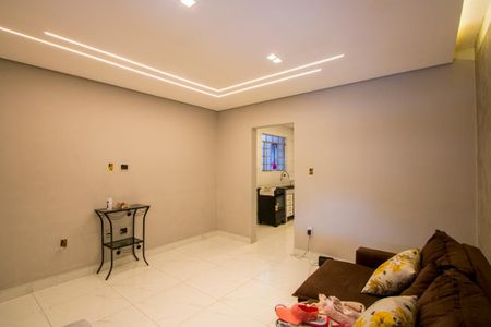 Sala de casa à venda com 4 quartos, 222m² em Jardim Ocara, Santo André