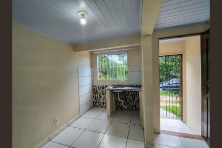 Sala - cozinha de casa de condomínio para alugar com 2 quartos, 50m² em São João do Rio Vermelho, Florianópolis