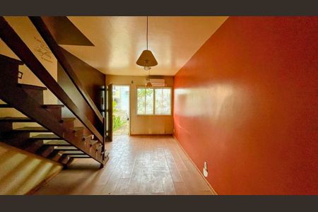 Sala de casa de condomínio para alugar com 2 quartos, 80m² em Rio Branco, Canoas