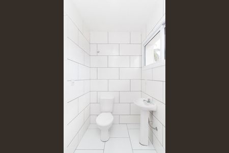 Banheiro de casa de condomínio para alugar com 1 quarto, 55m² em Santa Tereza, Porto Alegre