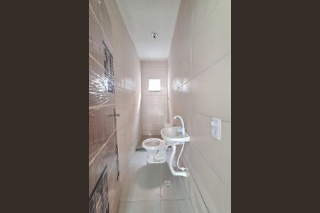 Banheiro de casa para alugar com 2 quartos, 101m² em Parque Paulista, Duque de Caxias