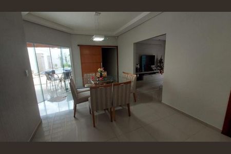Cozinha de casa para alugar com 3 quartos, 360m² em Santa Mônica, Uberlândia