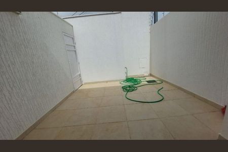 Quintal de casa para alugar com 3 quartos, 360m² em Santa Mônica, Uberlândia