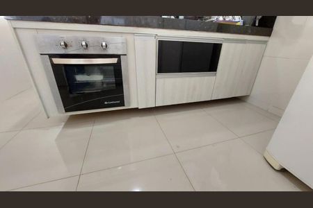 Cozinha de casa para alugar com 3 quartos, 360m² em Santa Mônica, Uberlândia