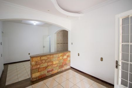 Sala de casa para alugar com 2 quartos, 150m² em Pedra Azul, Contagem