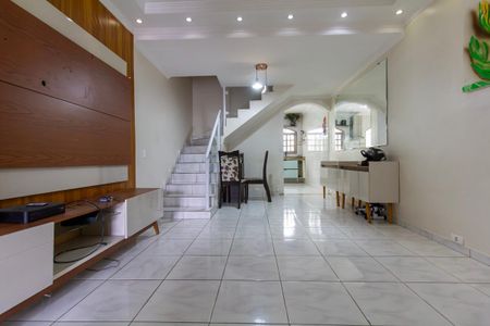 Sala de casa para alugar com 2 quartos, 140m² em Vila Constanca, São Paulo