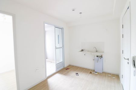Sala / Cozinha de apartamento para alugar com 2 quartos, 30m² em Vila Plana, São Paulo