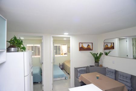 Sala de casa para alugar com 2 quartos, 40m² em Barra da Tijuca, Rio de Janeiro