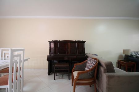 Casa à venda com 5 quartos, 175m² em Vila Inah, São Paulo