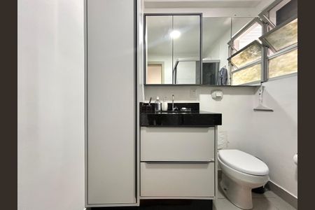 Banheiro de apartamento para alugar com 1 quarto, 54m² em Centro, Florianópolis