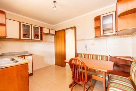 Cozinha de apartamento para alugar com 1 quarto, 110m² em Vila Ipiranga, Porto Alegre