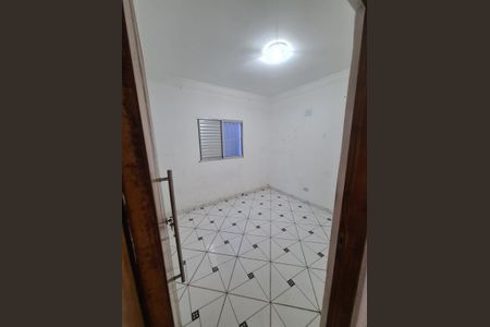 Quarto de casa para alugar com 2 quartos, 115m² em Jardim Luciana, Itaquaquecetuba