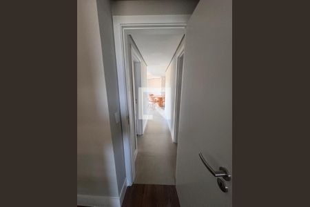 Corredor de apartamento à venda com 2 quartos, 71m² em Petrópolis, Porto Alegre