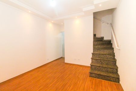 Sala de casa de condomínio para alugar com 2 quartos, 62m² em Itaquera, São Paulo