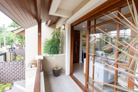 Sacada de casa à venda com 3 quartos, 211m² em Vila Assunção, Porto Alegre