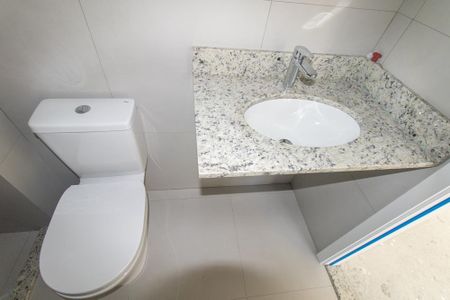 Banheiro Social de apartamento para alugar com 1 quarto, 25m² em Centro, Curitiba