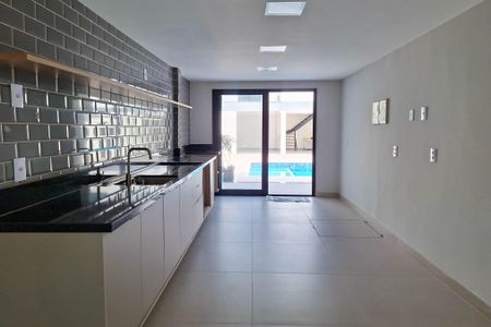 Cozinha de casa para alugar com 7 quartos, 395m² em Camboinhas, Niterói
