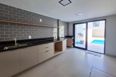 Cozinha de casa para alugar com 7 quartos, 395m² em Camboinhas, Niterói