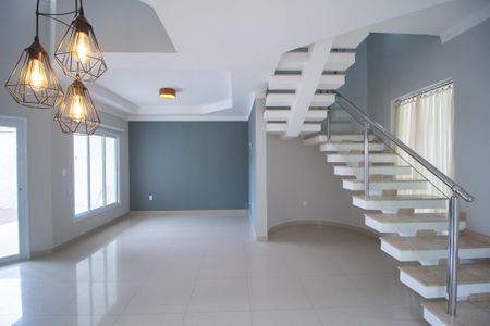 Sala de casa de condomínio para alugar com 3 quartos, 260m² em Jardim Ibiti do Paco, Sorocaba