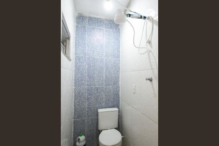 Banheiro de casa para alugar com 1 quarto, 50m² em Conjunto Residencial José Bonifácio, São Paulo