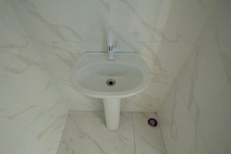 Banheiro de kitnet/studio para alugar com 1 quarto, 35m² em Jardim Simus, Sorocaba