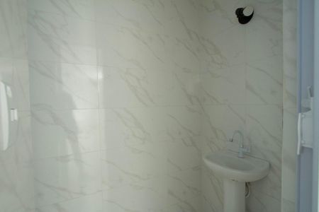 Banheiro de kitnet/studio para alugar com 1 quarto, 35m² em Jardim Simus, Sorocaba