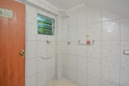 Banheiro de casa para alugar com 1 quarto, 52m² em Jardim Rosa Maria, São Paulo