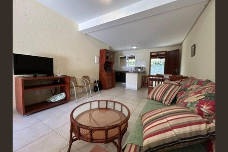 Sala de casa de condomínio para alugar com 2 quartos, 120m² em Barra da Lagoa, Florianópolis
