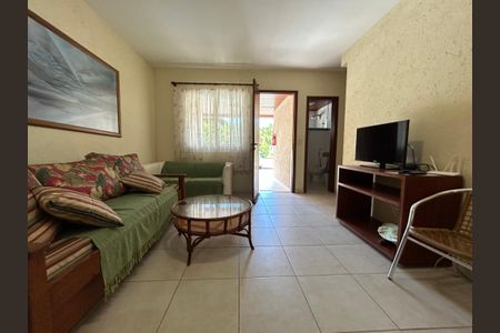 Sala de casa de condomínio para alugar com 2 quartos, 120m² em Barra da Lagoa, Florianópolis