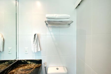 Banheiro de kitnet/studio à venda com 1 quarto, 29m² em Buritis, Belo Horizonte