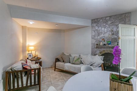 Sala de casa para alugar com 3 quartos, 243m² em Jardim Santa Emilia, São Paulo