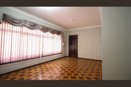 Casa para alugar com 3 quartos, 250m² em Vila Margarida, São Paulo