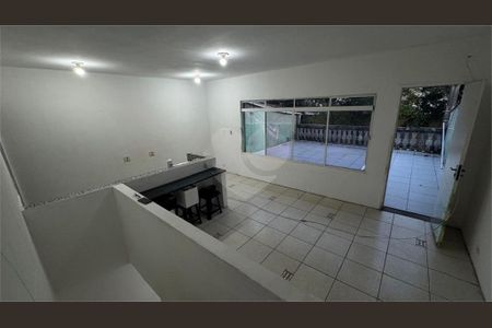 Casa à venda com 4 quartos, 220m² em Jardim Teles de Menezes, Santo André