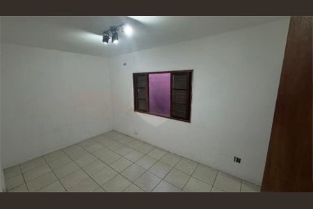 Casa à venda com 4 quartos, 220m² em Jardim Teles de Menezes, Santo André