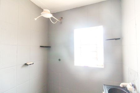 Banheiro de kitnet/studio para alugar com 1 quarto, 30m² em Conjunto Residencial José Bonifácio, São Paulo