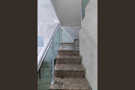 Escada de casa à venda com 3 quartos, 160m² em Vila Guilhermina, São Paulo