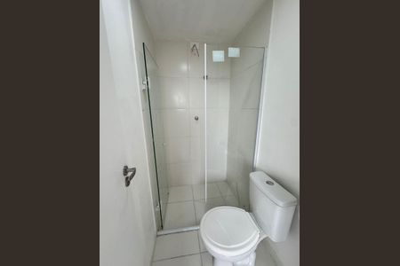 Banheiro de kitnet/studio para alugar com 1 quarto, 18m² em Jardim Jaragua (Sao Domingos), São Paulo