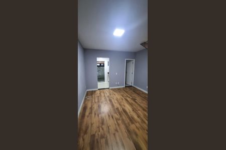 Sala de casa de condomínio para alugar com 2 quartos, 60m² em Água Espraiada, Cotia