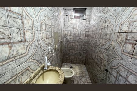 Banheiro de casa para alugar com 1 quarto, 70m² em Jardim Olavo Bilac, Duque de Caxias