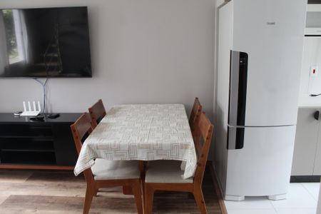 Sala de casa para alugar com 2 quartos, 52m² em Chácara Ondas Verdes, Cotia