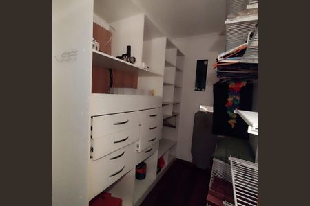 Closet de casa à venda com 4 quartos, 136m² em Vila Butantã, São Paulo