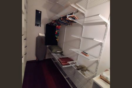 Closet de casa à venda com 4 quartos, 136m² em Vila Butantã, São Paulo