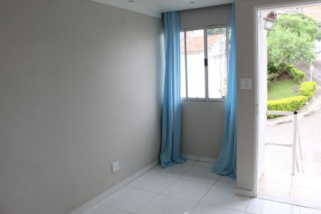 Sala de casa para alugar com 2 quartos, 57m² em Outeiro de Passárgada, Cotia