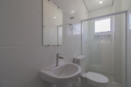 Banheiro suíte de casa para alugar com 2 quartos, 70m² em Jardim Aracy, Mauá